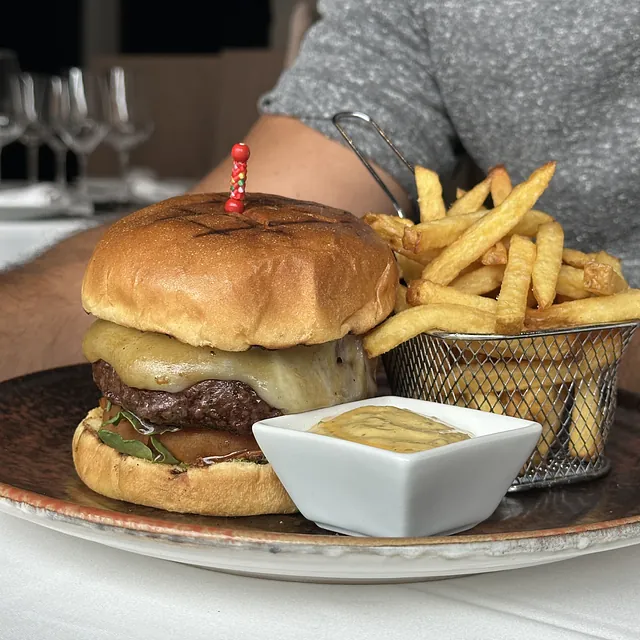 hamburguesa con patatas