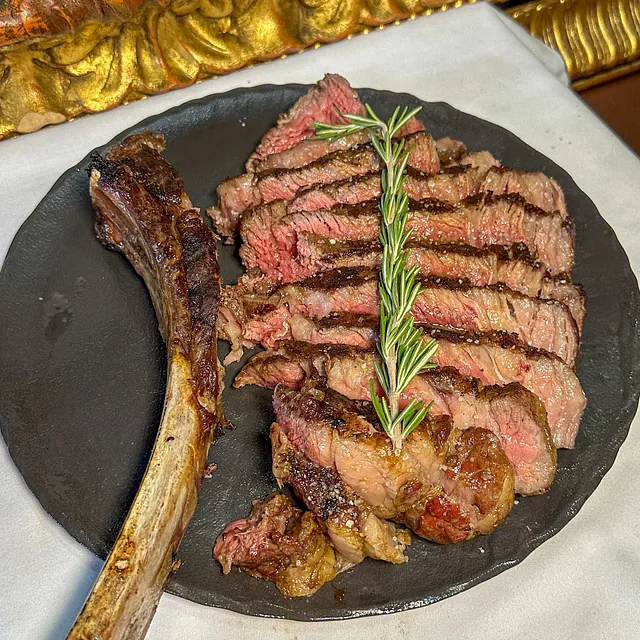 asado de costilla en un plato